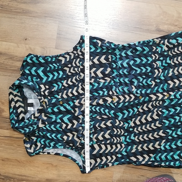 MCMGMAXAZRIA Green Black White Sleeveless Shirt with front pockets - Picture 10 of 14